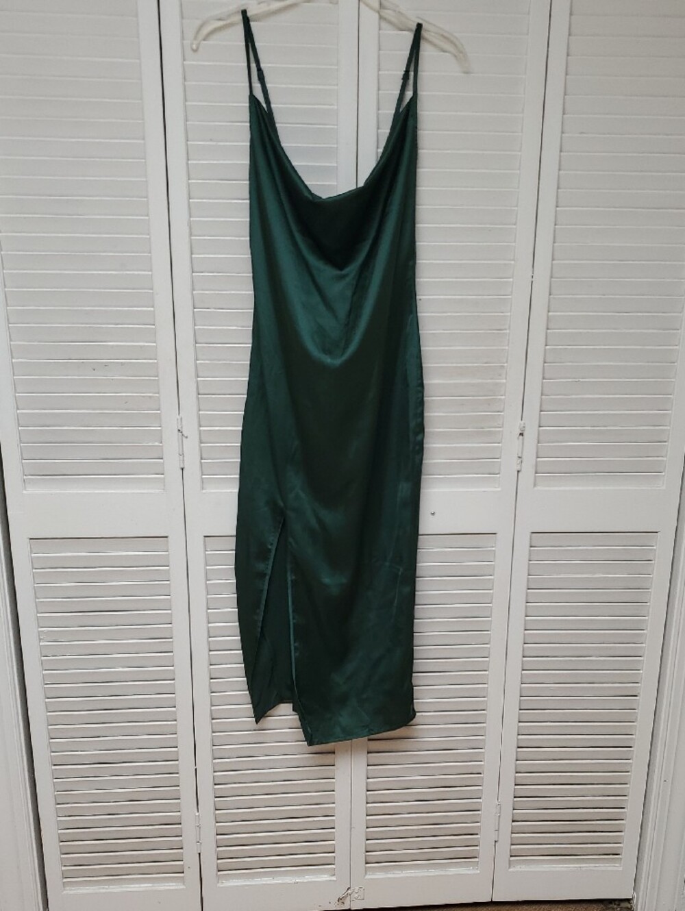 PrettyLittleThing Satin Cowl Midi Dress in Emerald - Picture 8 of 11